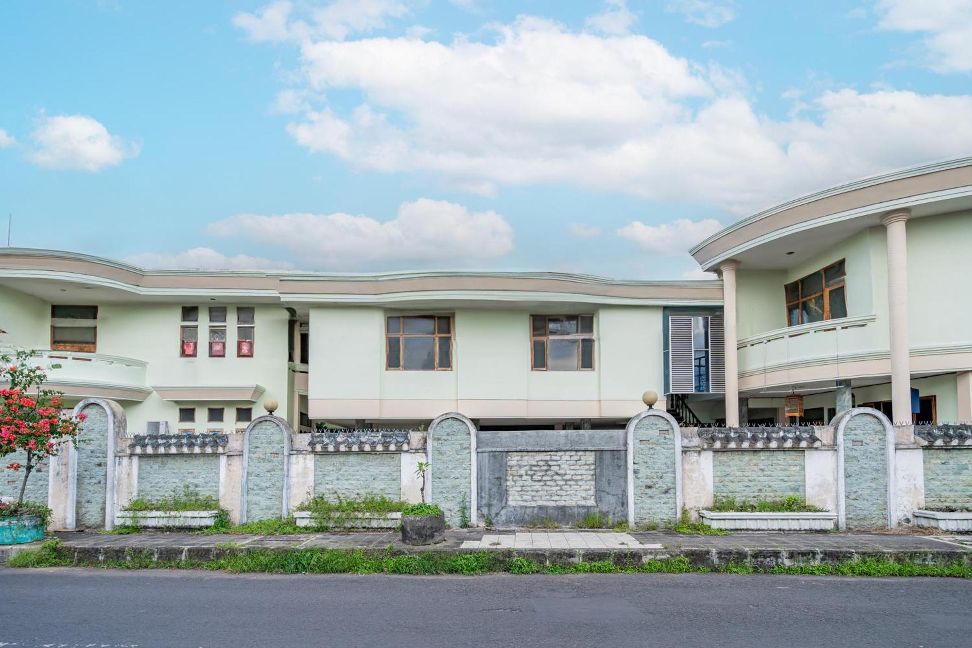 Hotel Collection O Near Stadium Wiradadaha Formerly Abadi Tasikmalaya