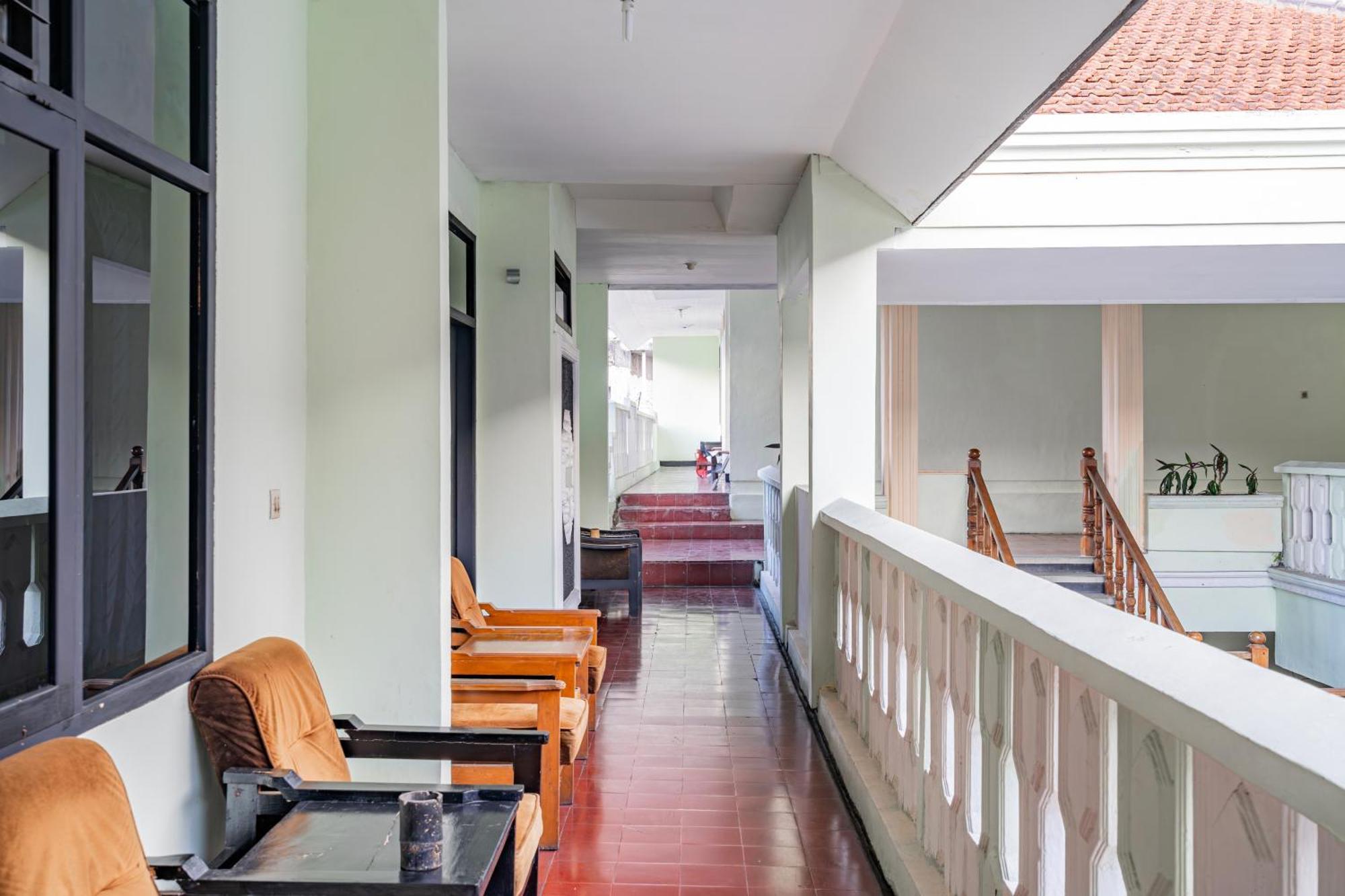 Hotel Collection O Near Stadium Wiradadaha Formerly Abadi