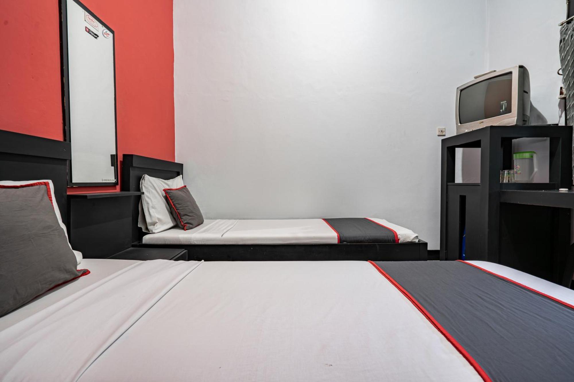 Hotel Collection O Near Stadium Wiradadaha Formerly Abadi 4*